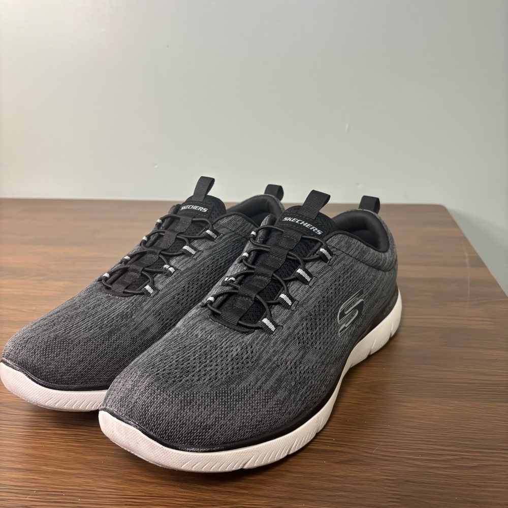 Skechers Wide Fit Lite-Weight‎ Men's Gray and Black Sneakers Sz 11.5